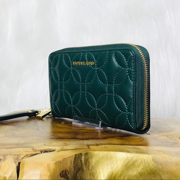 Michael Kors Jet Set Phone Case Quilted Wallet - Picture 2 of 8